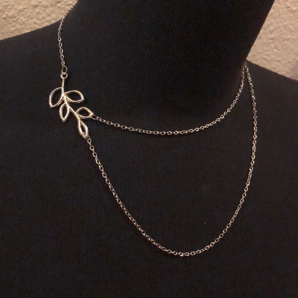 silver chain necklace with leaf charm - Picture 3 of 3